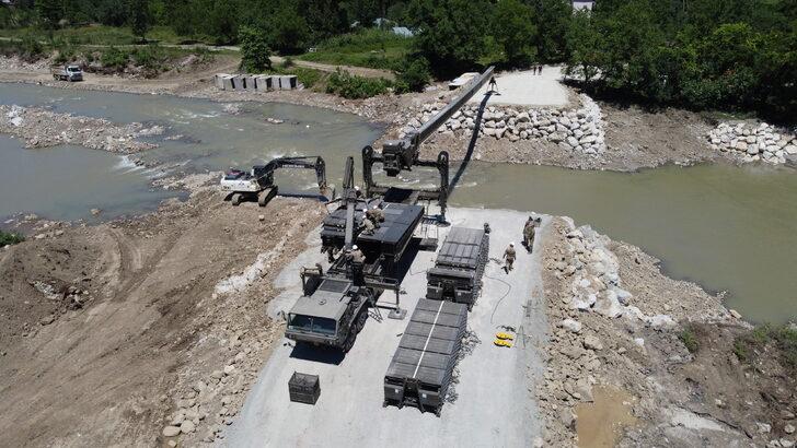 Bartın'da selde yıkılan köprünün yerine MSB geçici köprü kuruyor G1