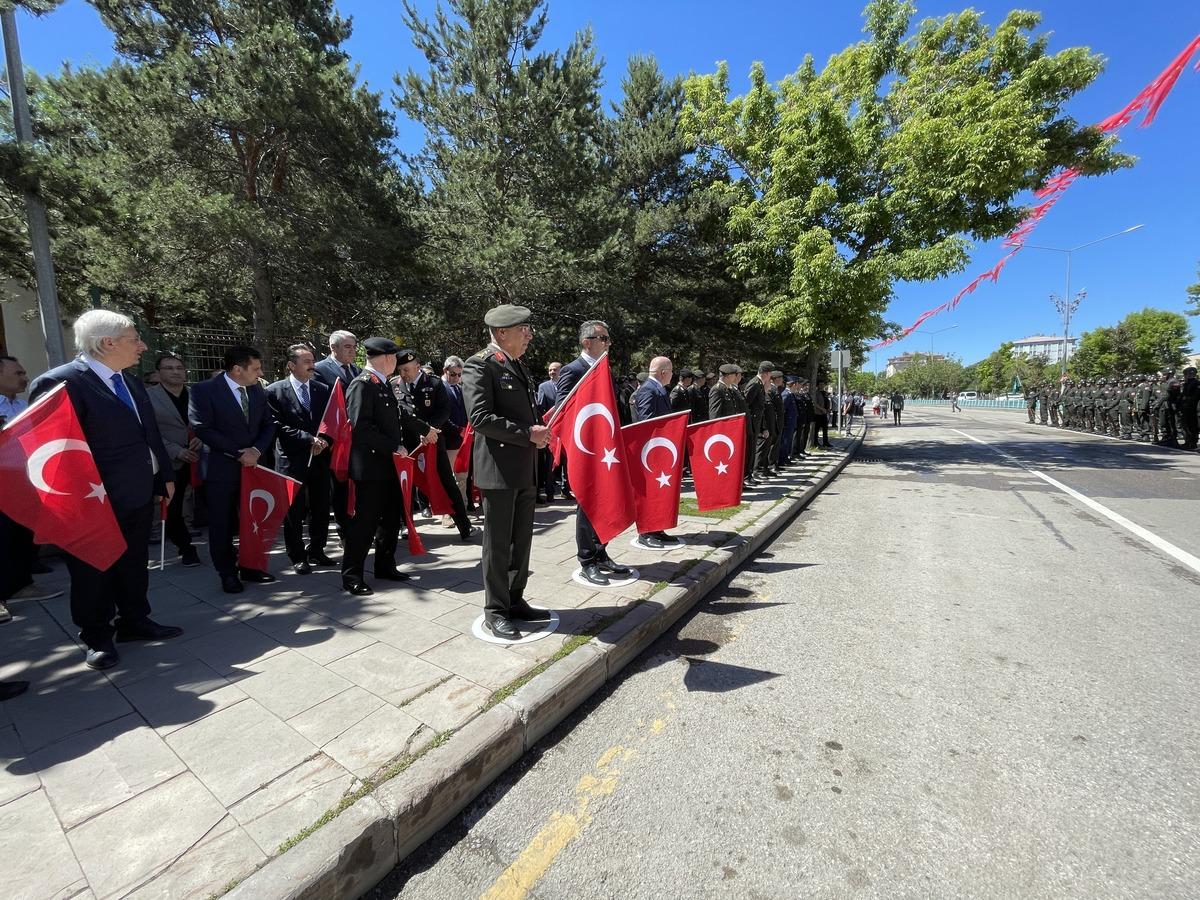 Atat&uuml;rk'&uuml;n Erzurum'a gelişinin 103. yıl d&ouml;n&uuml;m&uuml; t&ouml;renle kutlandı