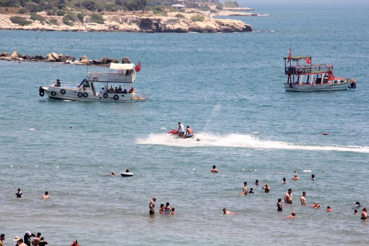 Mersin'de sıcak havadan bunalanlar denize koştu G3