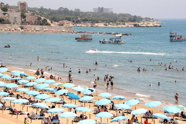 Mersin'de sıcak havadan bunalanlar denize koştu G4