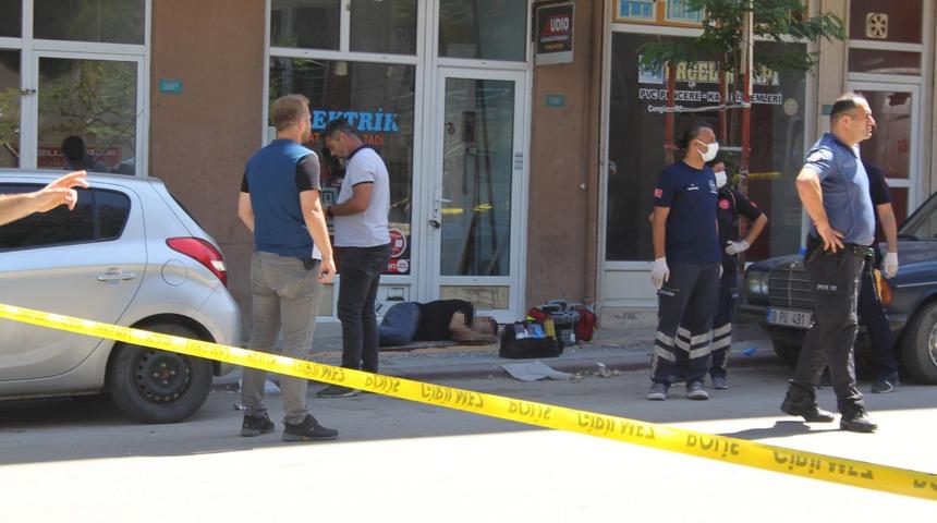 Sokak ortasında kan donduran vahşet! Eski eşini öldürüp intihar etti