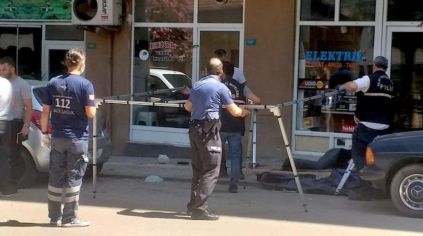 Balıkesir'de eski eşini tabancayla öldüren kişi aynı silahla intihar etti