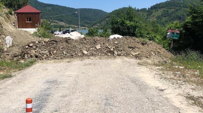 Erfelek Tatlıca Şelaleri'ne giden yolun bir bölümü özel mülk gerekçesiyle kapatıldı