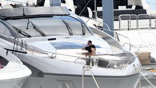 David ve Victoria Beckham çocuklarının sevgililerini 5 milyon sterlinlik yata davet etti