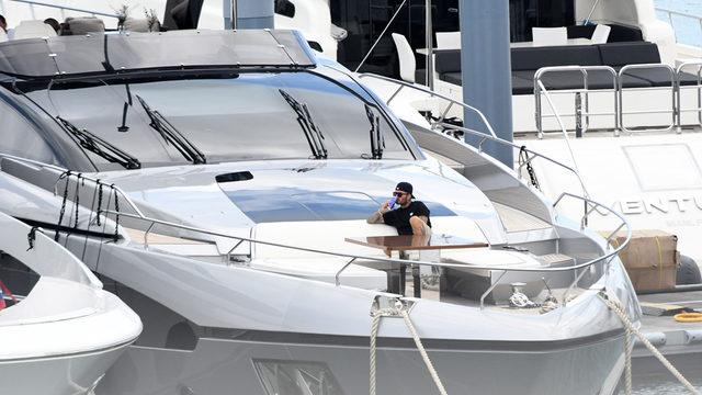 David ve Victoria Beckham çocuklarının sevgililerini 5 milyon sterlinlik yata davet etti