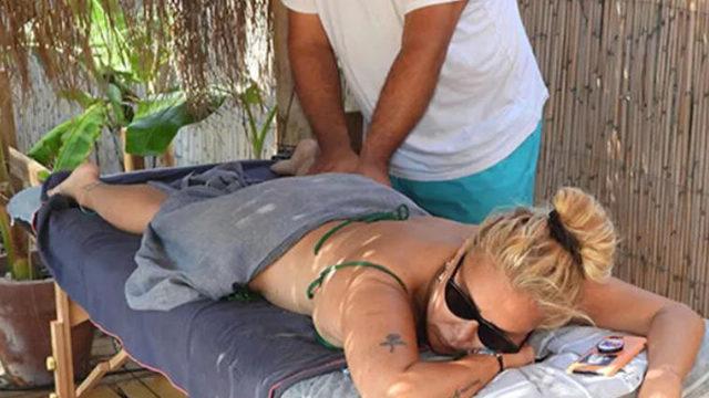 Yonca Evcimik masaj yaptırırken görüntülendi! 