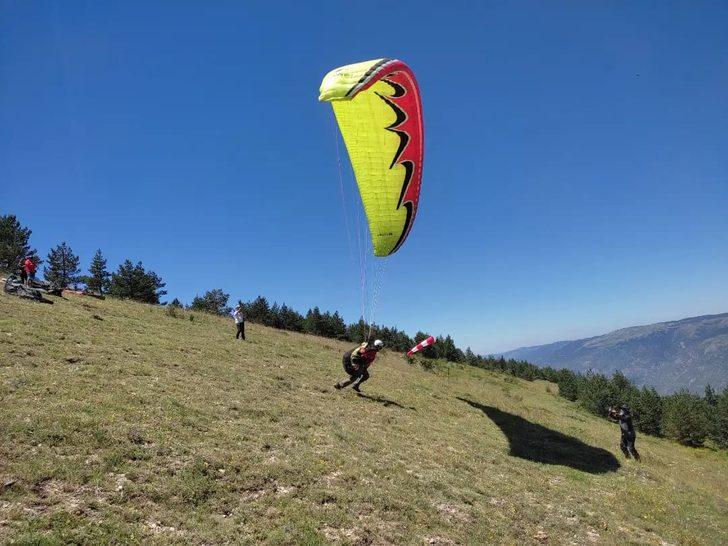 Çankırı'da düzenlenen yamaç paraşütü mesafe yarışması başladı G2