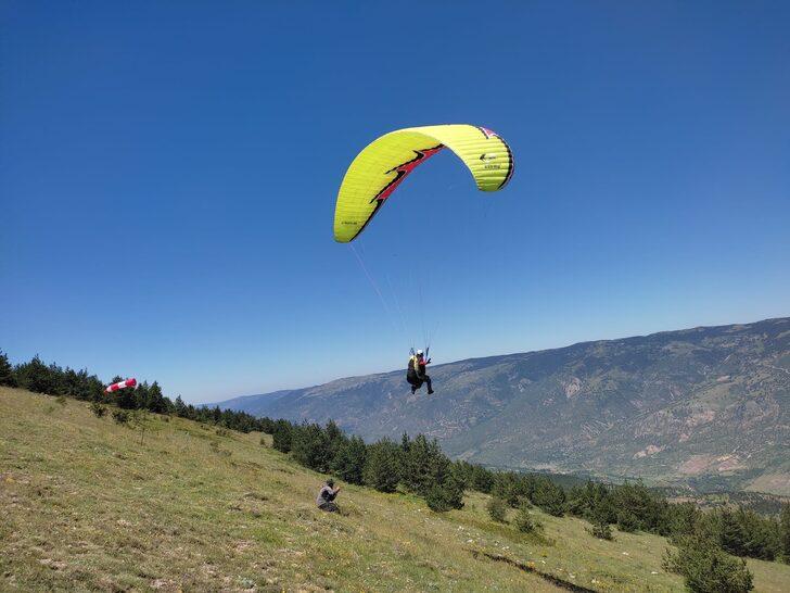 Çankırı'da düzenlenen yamaç paraşütü mesafe yarışması başladı G3