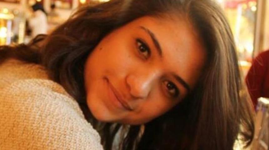 Batman'da şehit d&uuml;şen &ouml;ğretmen son yolculuğuna uğurlandı. Ayb&uuml;ke Yal&ccedil;ın kimdir?