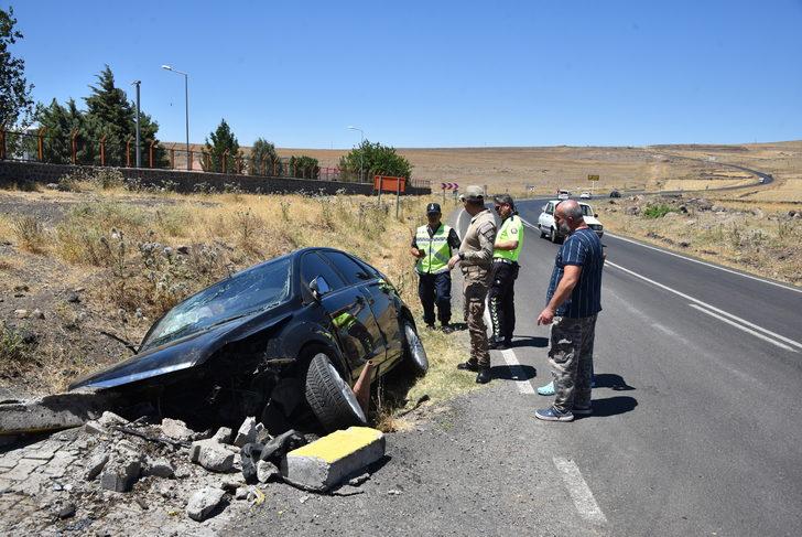 Şanlıurfa'da devrilen otomobildeki 3 kişi yaralandı G1