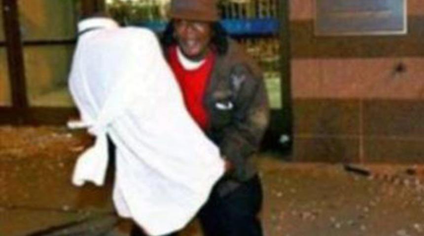 Mağazaları basıp Twitter'da yayınlıyorlar