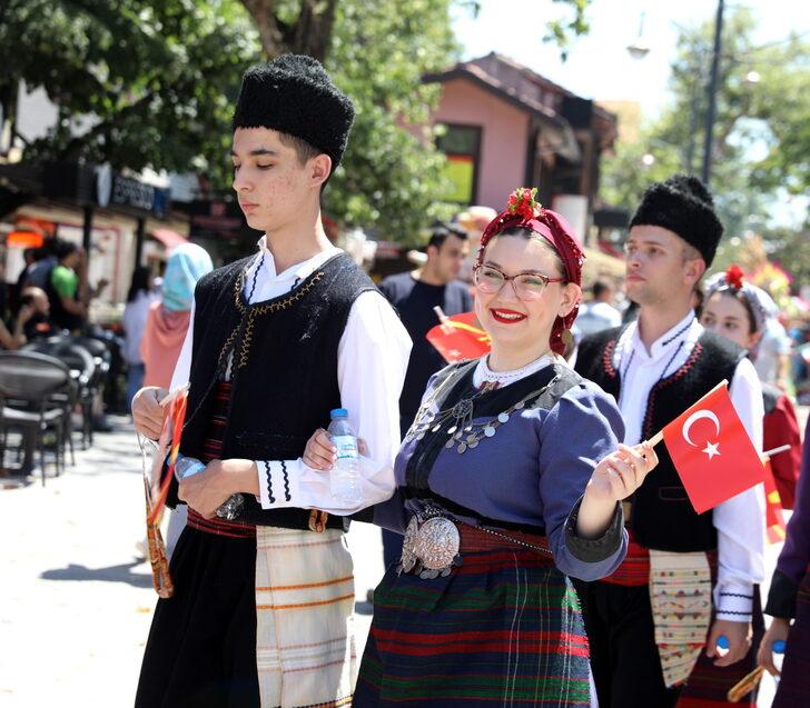 "Uluslararası Altın Karagöz Halk Dansları Yarışması" kortej yürüyüşüyle başladı G3