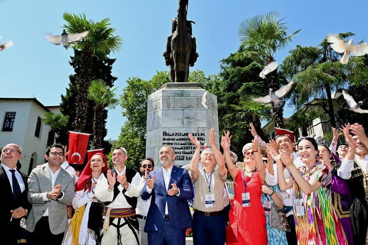 "Uluslararası Altın Karagöz Halk Dansları Yarışması" kortej yürüyüşüyle başladı G4