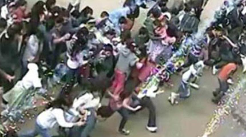 Protesto gösterisinde ölçüyü kaçırdılar