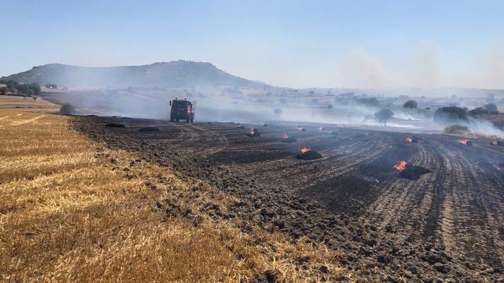 Balıkesir'de bir tarlada çıkan yangına müdahale ediliyor G1