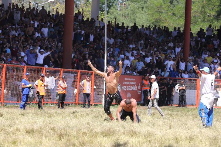 HDP Kongresi'nde terör örgütü lehine slogan atan 4 zanlı gözaltına alındı G4