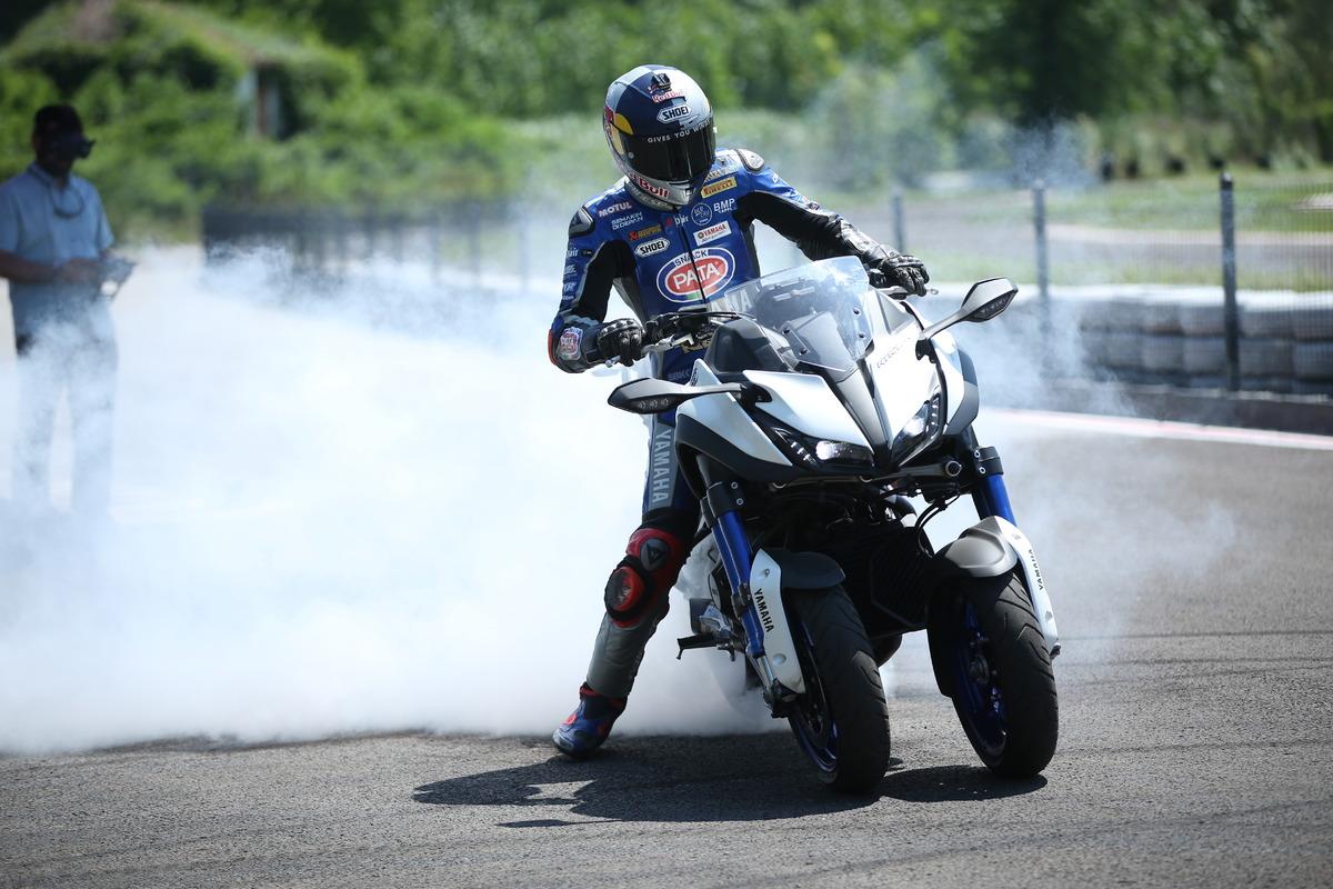 Yamaha "R25 TR54 Edition" sahipleri, anahtarlarını Toprak Razgatlıoğlu'ndan aldı