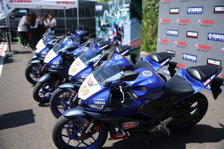 Yamaha "R25 TR54 Edition" sahipleri, anahtarlarını Toprak Razgatlıoğlu'ndan aldı G4