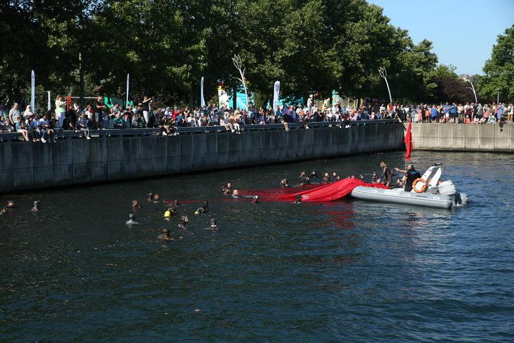 İzmit Körfezi'nde deniz şehitleri anısına dev Türk bayrağı açıldı G2
