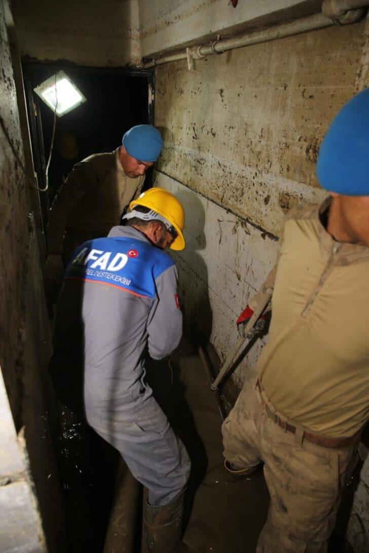 Batı Karadeniz'deki yağış sonrası 2 kişiyi arama çalışmaları devam ediyor G2