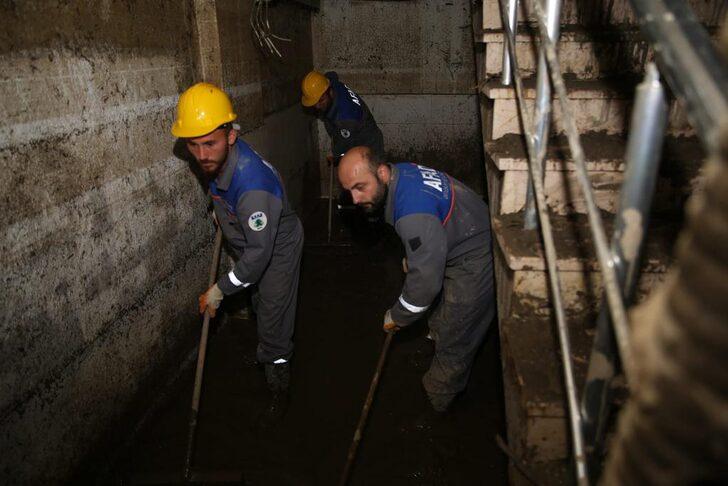 Batı Karadeniz'deki yağış sonrası 2 kişiyi arama çalışmaları devam ediyor G3