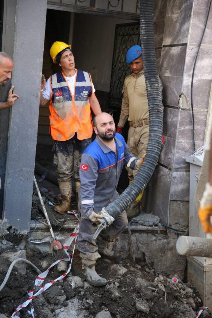 Batı Karadeniz'deki yağış sonrası 2 kişiyi arama çalışmaları devam ediyor G4