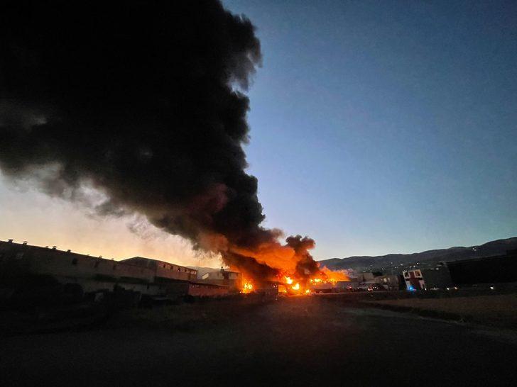 Kahramanmaraş'ta geri dönüşüm tesisinde yangın çıktı G3
