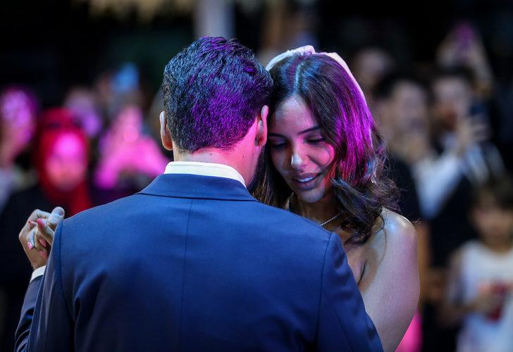 Manchester Cityli İlkay Gündoğan düğününü memleketi Dursunbey'de yaptı G2