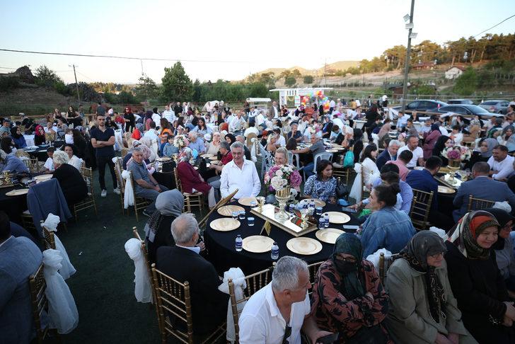 Manchester Cityli İlkay Gündoğan düğününü memleketi Dursunbey'de yaptı G4