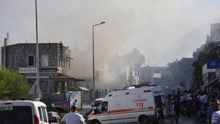 Bodrum'da çıkan yangında 3 iş yeri ile 2 ev zarar gördü