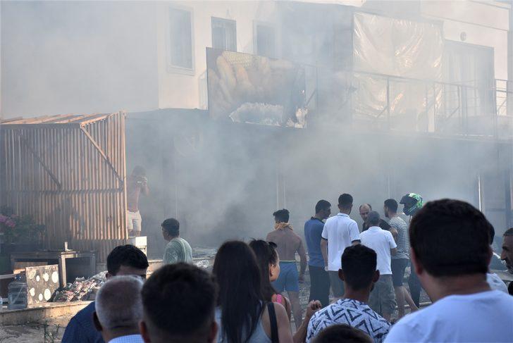 Bodrum'da çıkan yangında 3 iş yeri ile 2 ev zarar gördü G3