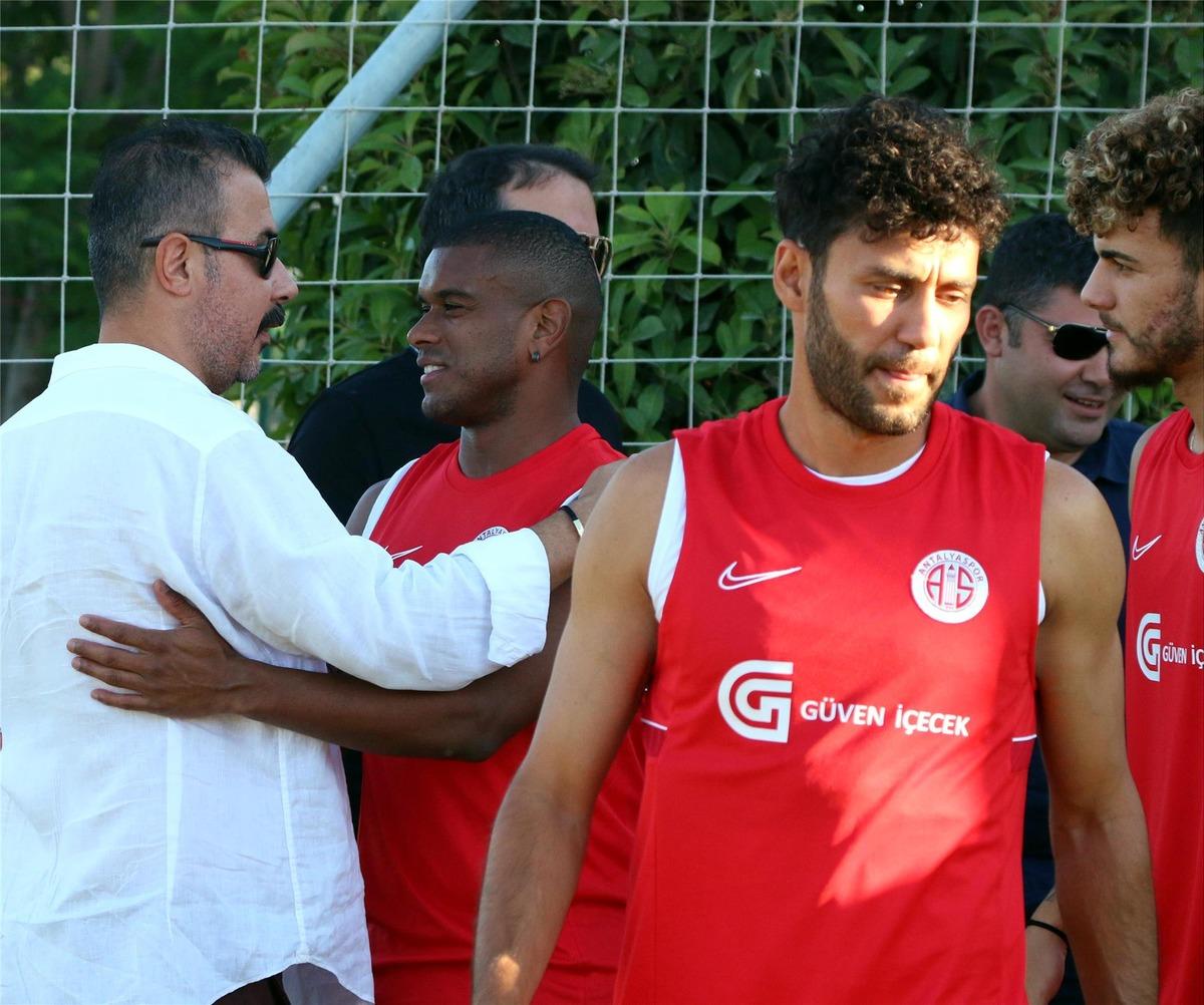 Antalyaspor'un yeniden anlaştığı Fernando ile Boffin antrenmana &ccedil;ıktı