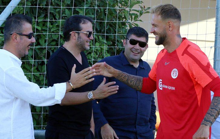 Antalyaspor'un yeniden anlaştığı Fernando ile Boffin antrenmana çıktı G2