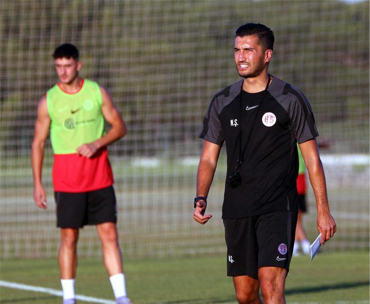 Antalyaspor'un yeniden anlaştığı Fernando ile Boffin antrenmana çıktı G5