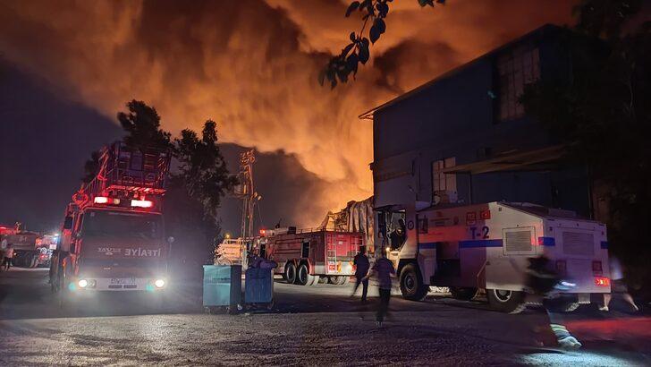 GÜNCELLEME 2  - Kahramanmaraş'ta geri dönüşüm tesisindeki yangın kontrol altına alındı G2