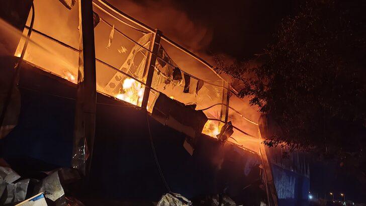 GÜNCELLEME 2  - Kahramanmaraş'ta geri dönüşüm tesisindeki yangın kontrol altına alındı G4