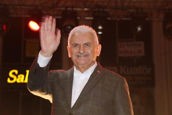 AK Parti Genel Başkanvekili Binali Yıldırım,  konserde seyirciyle türkü söyledi G5