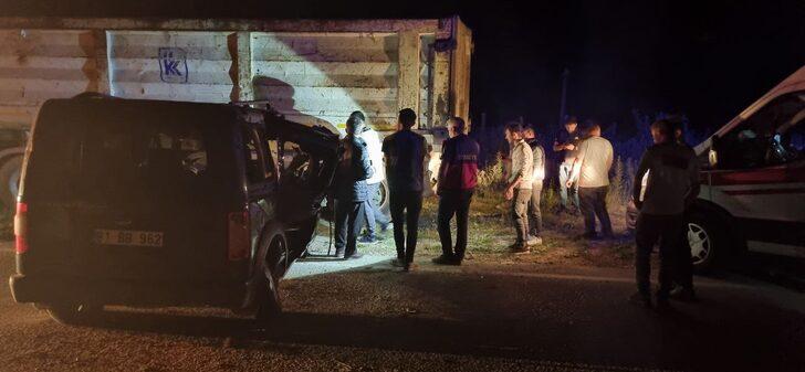 Düzce'de park halindeki tıra çarpan otomobildeki 5 kişi yaralandı G4