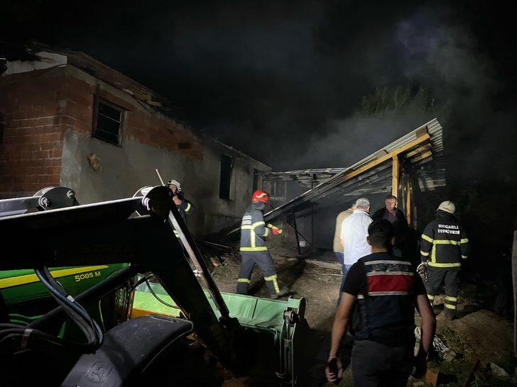 Kocaeli'de ahır yangınında 7 büyükbaş hayvan telef oldu G3