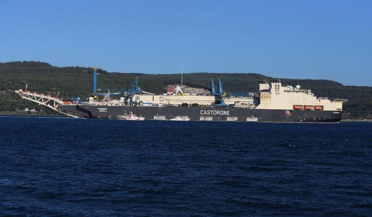 Derin denizde boru indirme işlemi yapacak gemi Çanakkale Boğazı'ndan geçti G3