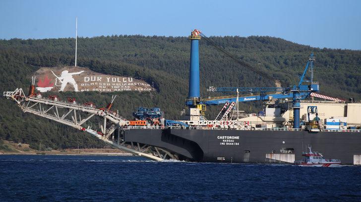 Derin denizde boru indirme işlemi yapacak gemi Çanakkale Boğazı'ndan geçti G5