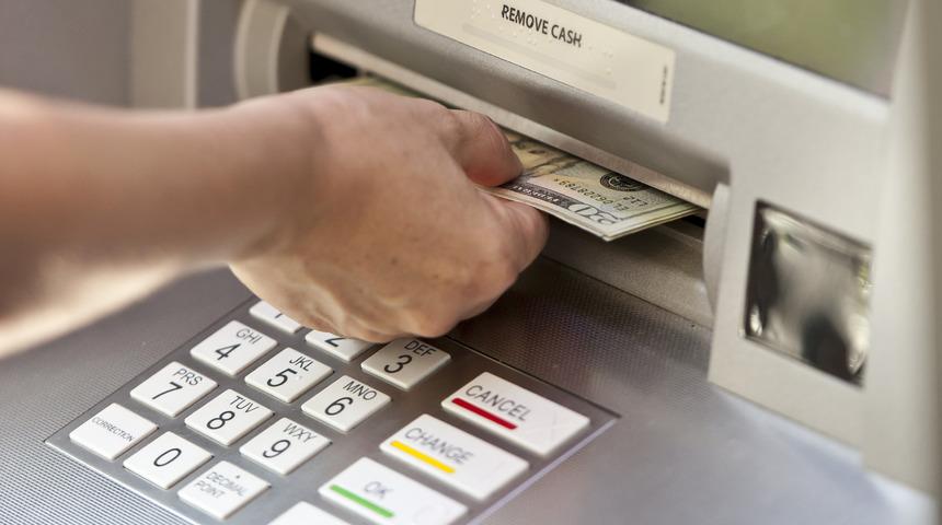 Dünyanın konuştuğu işçi! Yanlışlıkla maaşının 330 katı hesabına yattı, ortadan kayboldu