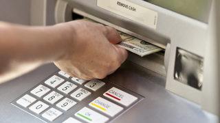 Dünyanın konuştuğu işçi! Yanlışlıkla maaşının 330 katı hesabına yattı, ortadan kayboldu