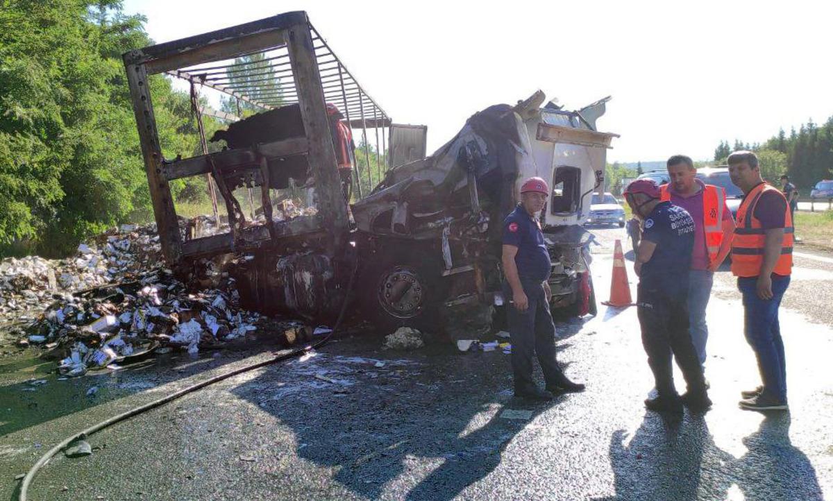 Anadolu Otoyolu'nda kazada alev alan tırın s&uuml;r&uuml;c&uuml;s&uuml; yaşamını yitirdi
