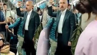 Sosyal medyada gündem oldu! Bakan Karaismailoğlu Marmaray'da yolculuk yaptı