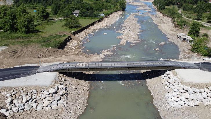 TSK'nın Bartın'daki selde yıkılan köprünün yerine kurduğu köprü havadan görüntülendi G1