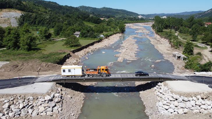 TSK'nın Bartın'daki selde yıkılan köprünün yerine kurduğu köprü havadan görüntülendi G4