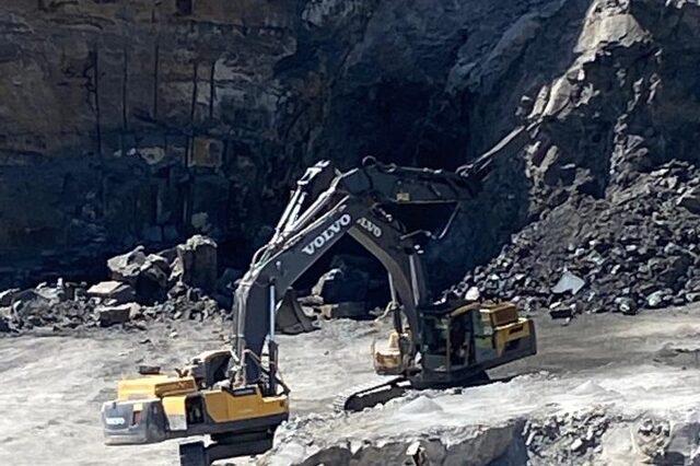 Şırnak'ta iş makinesinin kabinine kaya parçası düşmesi sonucu operatör öldü
