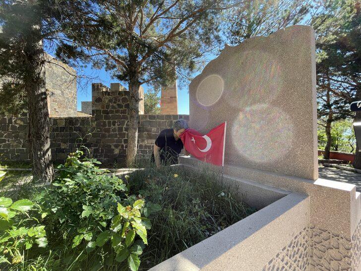 Azerbaycan'ın gazi kadın komutanı Nene Hatun'un kabrini ziyaret etti G1