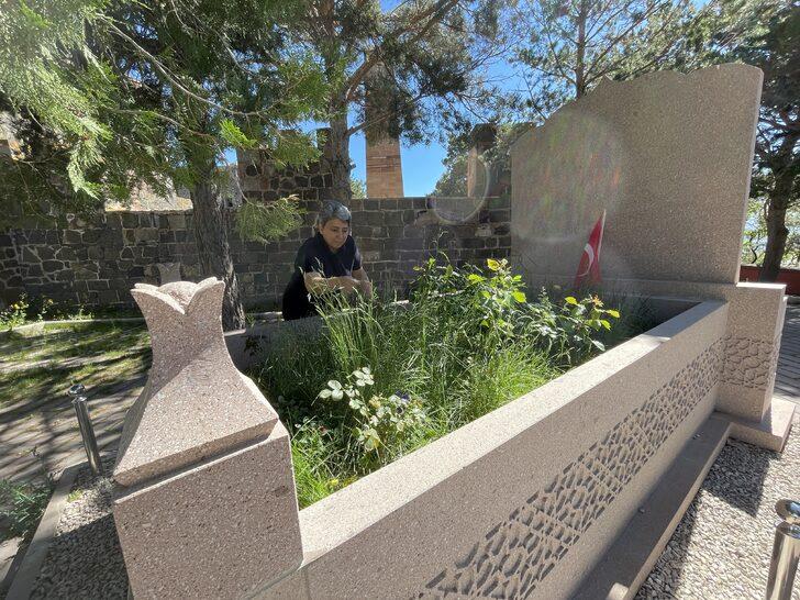 Azerbaycan'ın gazi kadın komutanı Nene Hatun'un kabrini ziyaret etti G2